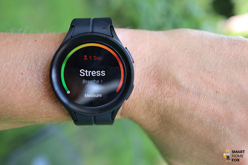 Man sieht die Messung des Stresslevels auf der Galaxy Watch 5.